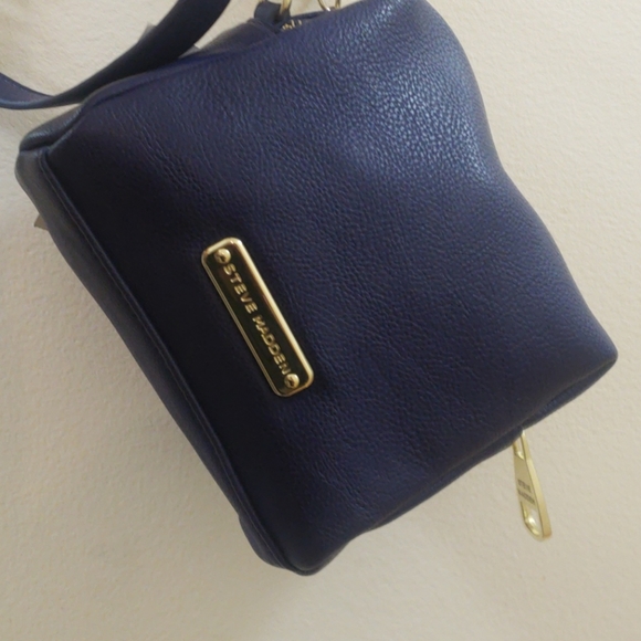 Handbags - Picture 4 of 5